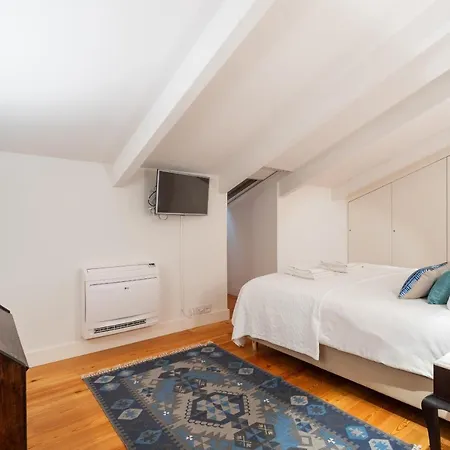 Feels Like Downtown Design Loft דירה *